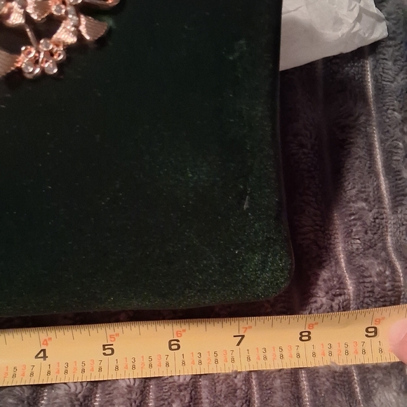 🐎NEW! Green Velvet Clutch Gold Accents - Picture 5 of 7